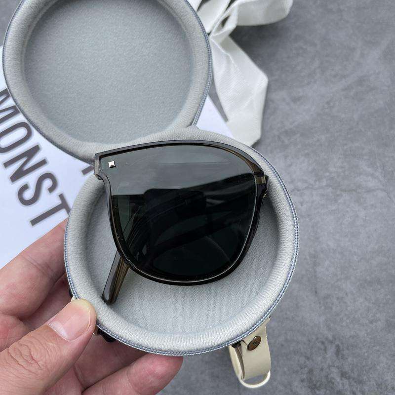 New Fashion Foldable Women's Sunglasses UV400 Protected
