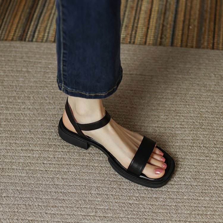 Latest Design Fashion Open Toe Non-slip Buckle Strap Soft Sole Cool Casual Flat sandals